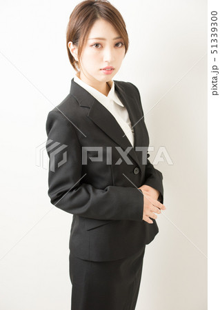 スーツ姿の女性の写真素材