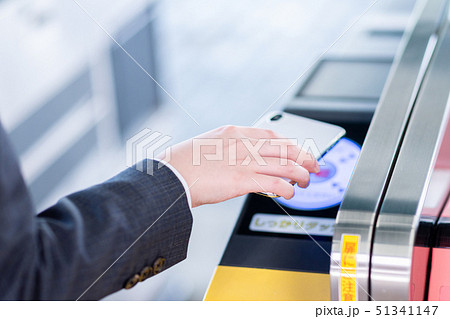 改札　　撮影協力「京王電鉄株式会社」 51341147