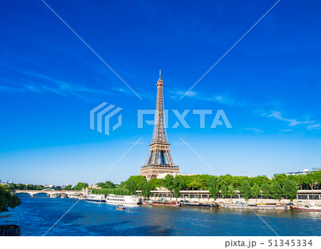 パリ　エッフェル塔とセーヌ川 51345334