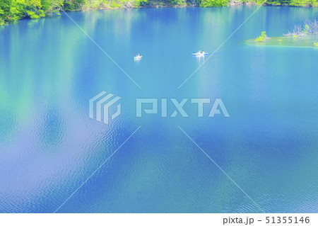 鏡の湖とカヌー 51355146