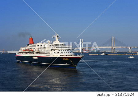 横浜港の客船にっぽん丸 51371924