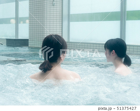 温泉　スパ　女性 51375427