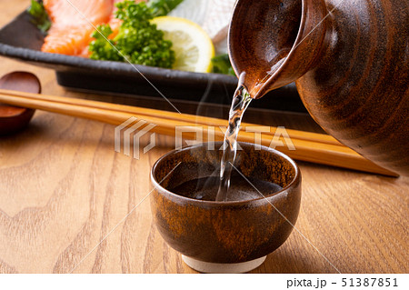 日本酒と刺身の盛合せ 日本酒と刺身の盛合せ 51387851