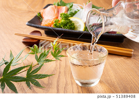 冷酒と刺身の盛合せ 51389408