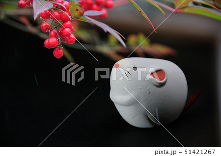ねずみの置物と南天 ねずみの置物と南天 51421267