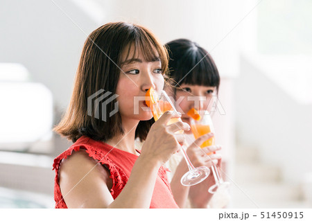 リゾート　バー　女性 51450915