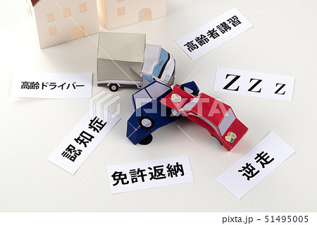 ペーパークラフト　イメージ　高齢ドライバー 51495005