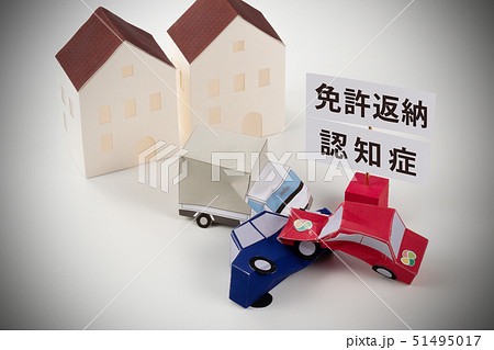 ペーパークラフト　イメージ　高齢ドライバー 51495017