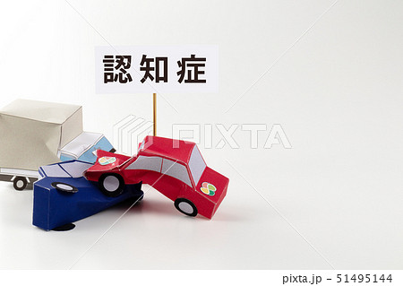 ペーパークラフト　イメージ　高齢ドライバー 51495144