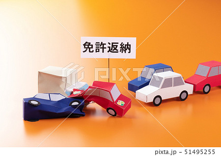 ペーパークラフト　イメージ　高齢ドライバー 51495255