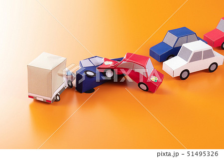 ペーパークラフト　イメージ　高齢ドライバー 51495326