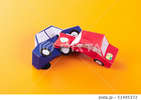 ペーパークラフト　イメージ　高齢ドライバー 51495372