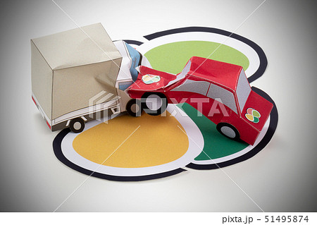 ペーパークラフト　イメージ　高齢ドライバー 51495874