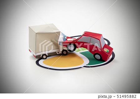 ペーパークラフト　イメージ　高齢ドライバー 51495882