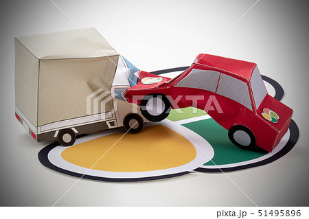 ペーパークラフト　イメージ　高齢ドライバー 51495896