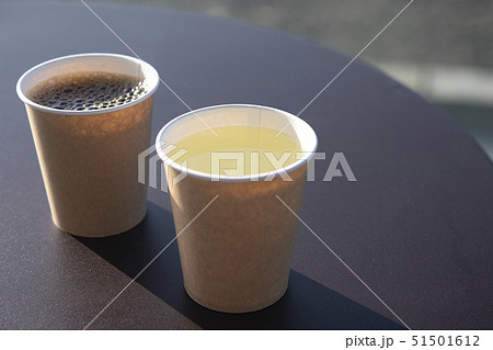 茶色の紙コップ 茶色の紙コップ 51501612