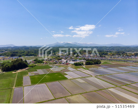 田植え後の水田と蔵王 空撮 田植え後の水田と蔵王 空撮 51535469