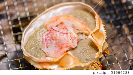 かに甲羅盛り_炭火焼き(炭焼き・網焼き・七輪・一人・宅飲み・バーベキュー・BBQ・焼肉・牛肉 かに甲羅盛り_炭火焼き(炭焼き・網焼き・七輪・一人・宅飲み・バーベキュー・BBQ・焼肉・牛肉 51664283