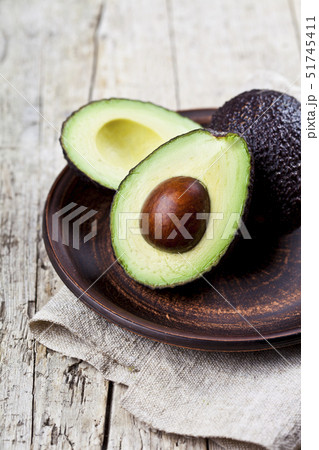 Fresh organic avocado on ceramic plate and linen 51745411