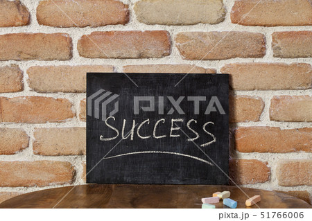 Chalk board with the word SUCCESS drown by hand on 51766006