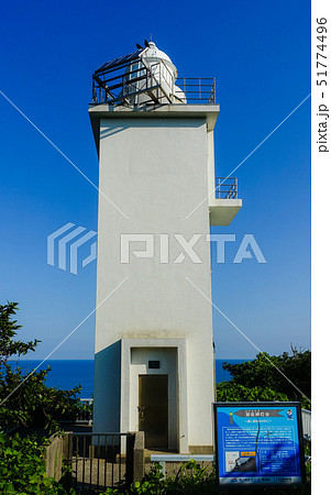 日本海の加佐岬灯台 越前加賀国定公園 加佐の岬 日本海の加佐岬灯台 越前加賀国定公園 加佐の岬 51774496