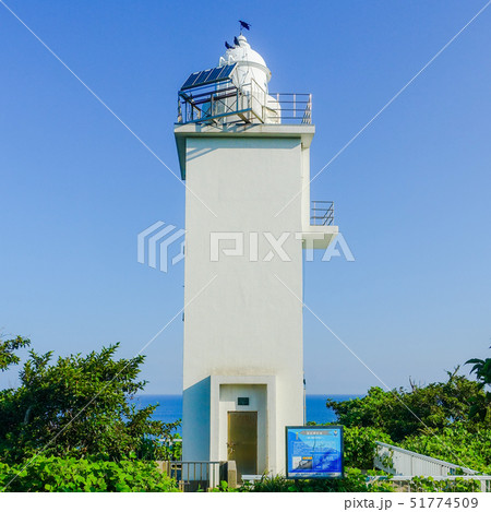 日本海の加佐岬灯台　越前加賀国定公園　加佐の岬 51774509