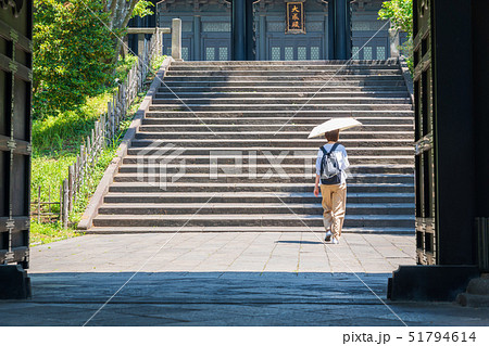 東京 湯島聖堂 入徳門から杏壇門と大成殿を見る 東京 湯島聖堂 入徳門から杏壇門と大成殿を見る 51794614