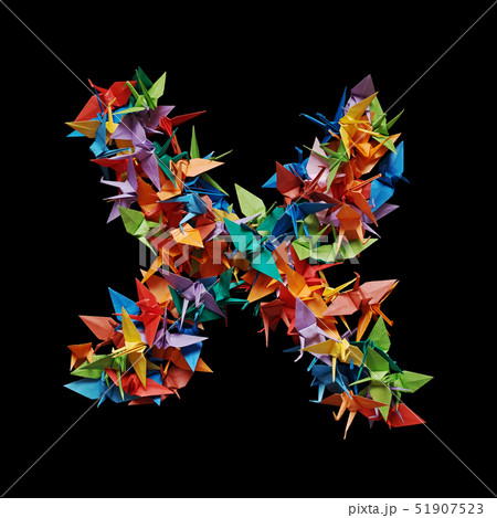 黒バックに折り紙の鶴で作った乗算記号 51907523