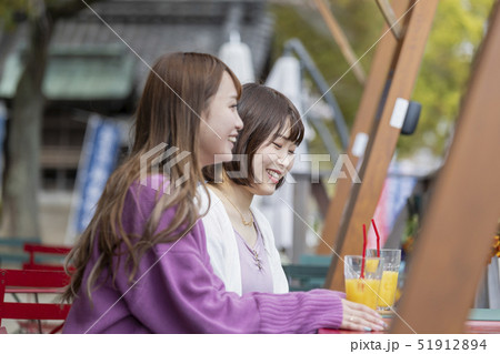 カフェ ガールズトーク イメージ カフェ ガールズトーク イメージ 51912894