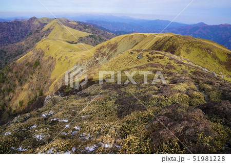 三嶺山頂から西熊山への稜線 三嶺山頂から西熊山への稜線 51981228