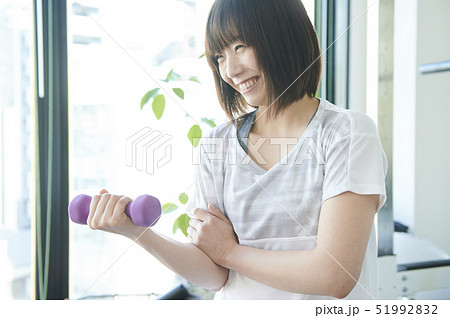 パーソナルトレーニング 51992832