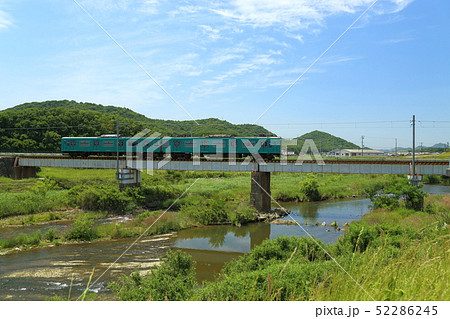 JR西日本 加古川線　【粟生駅周辺　万願寺川を渡る】 52286245
