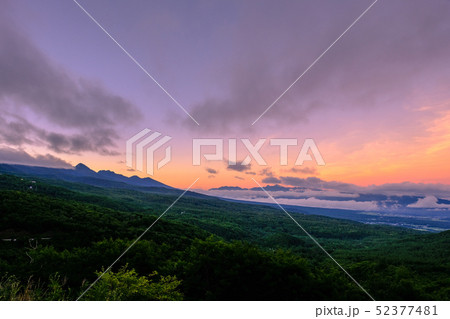 女の神展望台の夜明け 52377481