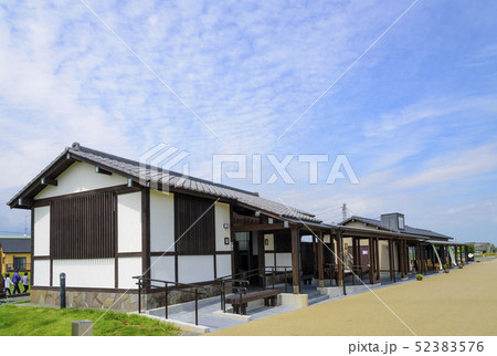 大井川にかかる蓬莱橋の茶屋・売店・トイレ（静岡県島田市） 52383576