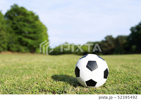 サッカーボール スポーツ 運動 球技 エクササイズ ダイエット トレーニング コピースペース の写真素材