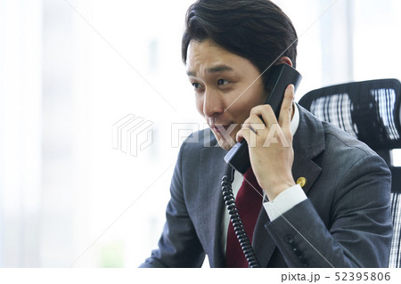 男性弁護士 52395806