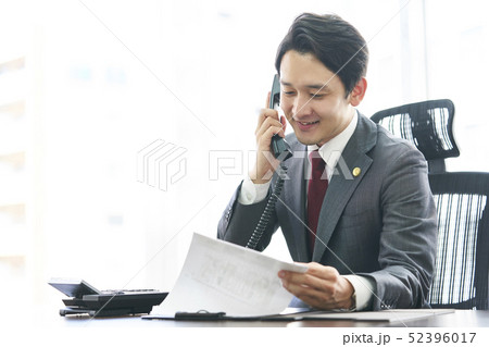 男性弁護士 52396017