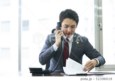 男性弁護士 52396019