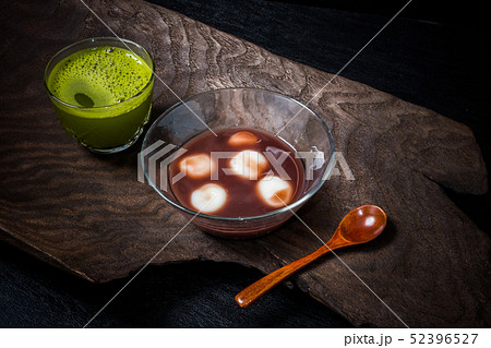 白玉ぜんざい　 sweet made with soft beans  52396527