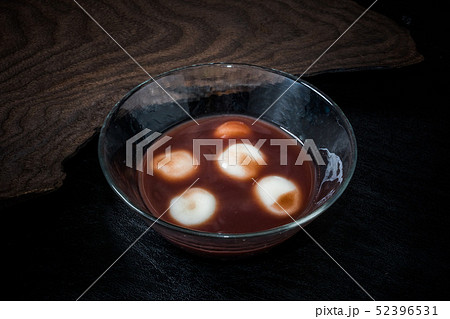 白玉ぜんざい　 sweet made with soft beans  52396531