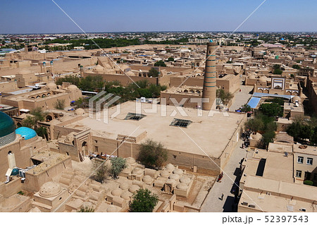 中央アジア シルクロード ウズベキスタン ヒヴァ イスラーム・ホジャ・メドレセのミナレットからの眺望 中央アジア シルクロード ウズベキスタン ヒヴァ イスラーム・ホジャ・メドレセのミナレットからの眺望 52397543