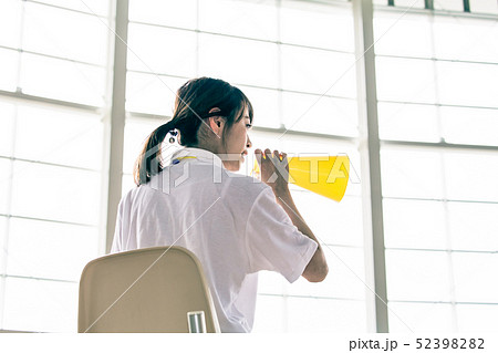 プール 監視員 女性 プール 監視員 女性 52398282