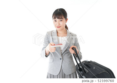 海外出張に行くビジネスウーマン 海外出張に行くビジネスウーマン 52399760
