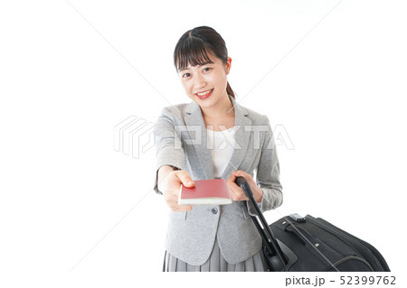 海外出張に行くビジネスウーマン 52399762