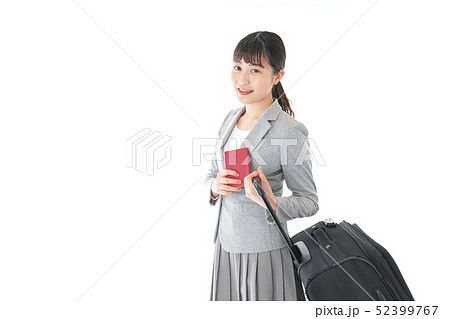 海外出張に行くビジネスウーマン 52399767