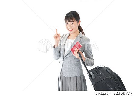 海外出張に行くビジネスウーマン 52399777