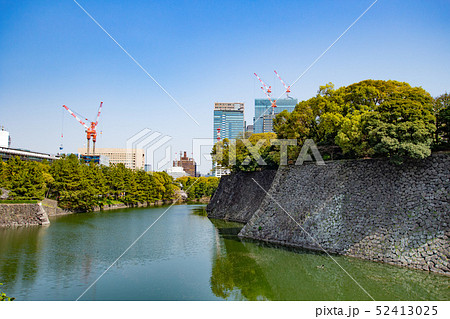 皇居の江戸城北桔橋門(東京国立近代美術館前)から出て右側(竹橋方面)を望む 皇居の江戸城北桔橋門(東京国立近代美術館前)から出て右側(竹橋方面)を望む 52413025