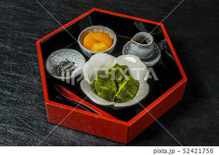 抹茶の和風スウィーツ traditional Japanese Sweet taste desert 抹茶の和風スウィーツ traditional Japanese Sweet taste desert 52421756