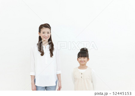 笑顔の母娘 52445153