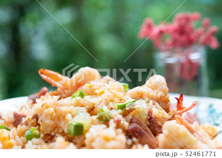 Delicious Thai fried rice with shrimp on wooden 52461771